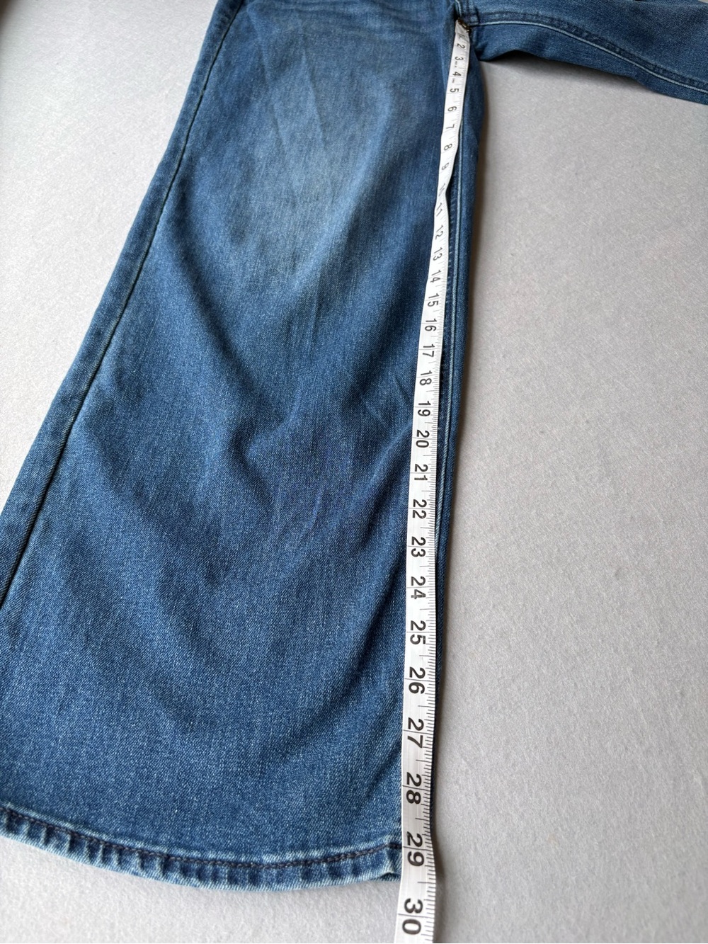 Old Navy High Rise Wow Wide-Leg New Moon Blue Medium Wash Jeans Sz 8 Comfy - Picture 7 of 8